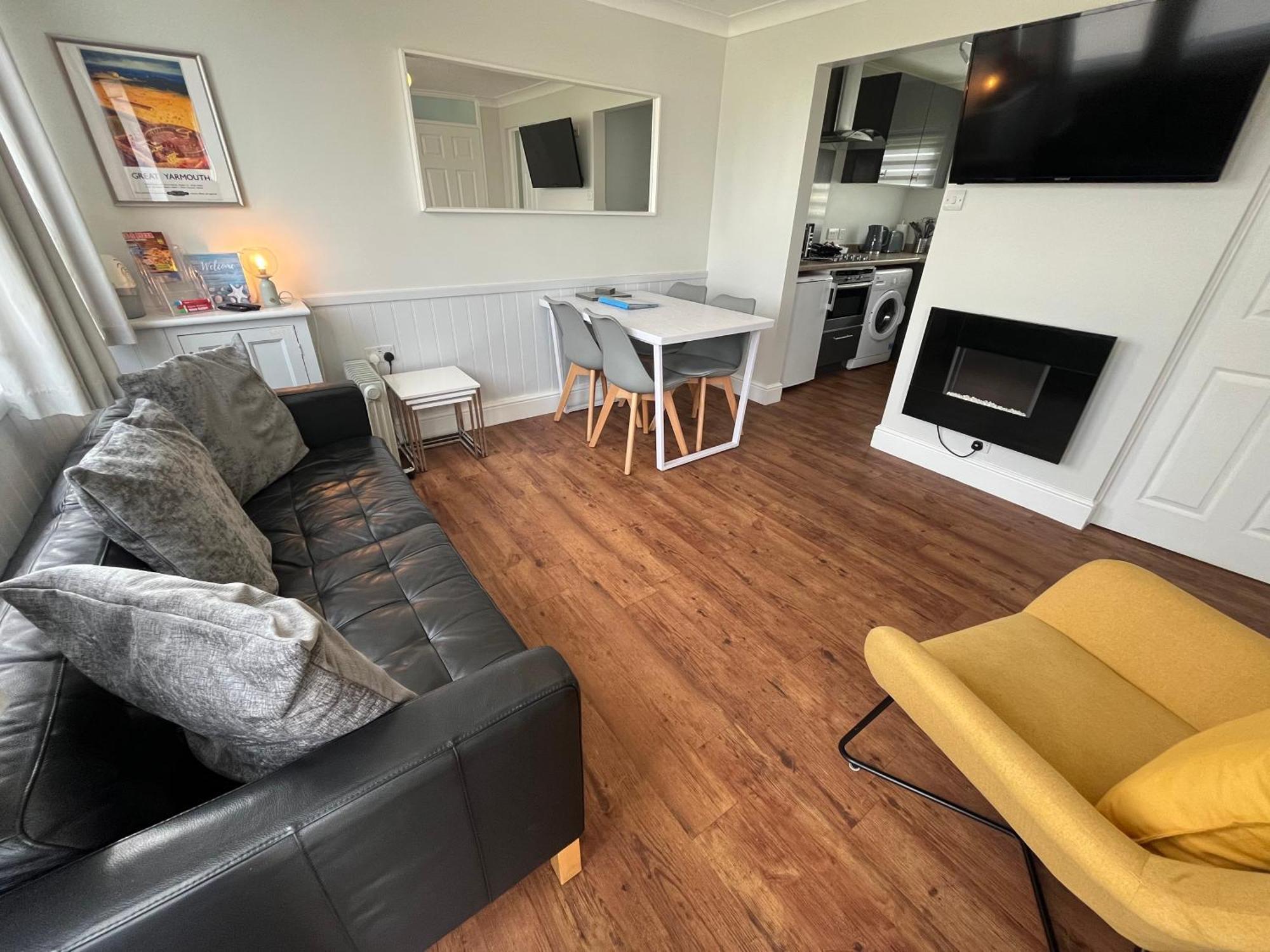 Beachcomber, Sunbeach, Scratby - Two Bed Chalet, Sleeps 4, Free Wi-Fi, Free Club Passes, Free Swimming And Pet Friendly Luaran gambar